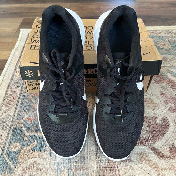 SOLD Men’s Nike Revolution 6 NN - Size 13 - Picture 4 of 6